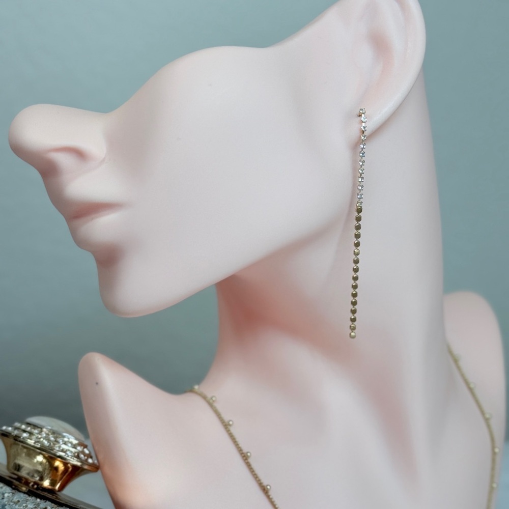 ⚜️ Elegant Gold Drop Earrings - Picture 8 of 8